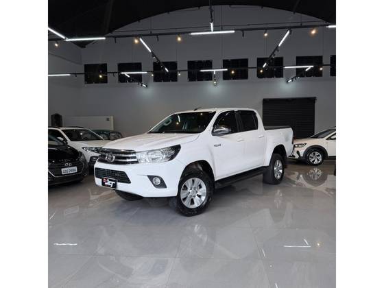 TOYOTA HILUX 2.8 SRX 4X4 CD 16V DIESEL 4P AUTOMÁTICO TOYOTA HILUX 2.8 SRX 4X4 CD 16V DIESEL 4P AUTOMÁTICO